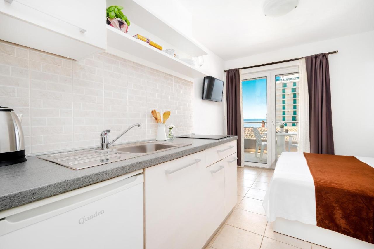 Apartments And Rooms Vuleta, Close To The Beach Makarska Buitenkant foto