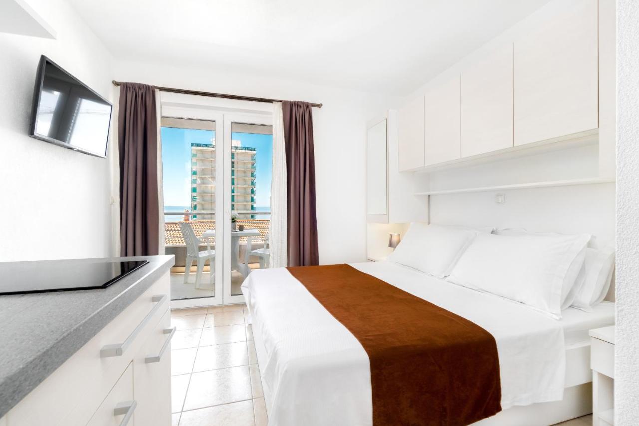 Apartments And Rooms Vuleta, Close To The Beach Makarska Buitenkant foto