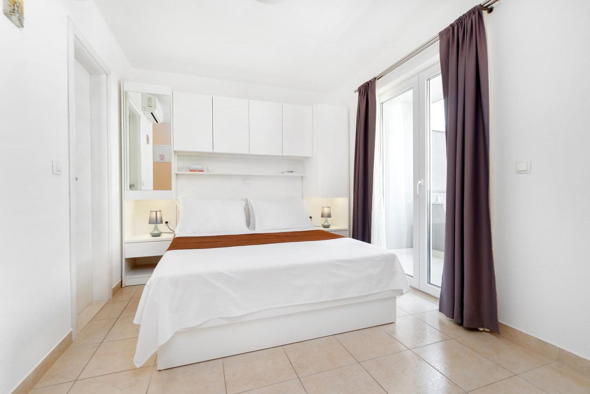 Apartments And Rooms Vuleta, Close To The Beach Makarska Buitenkant foto