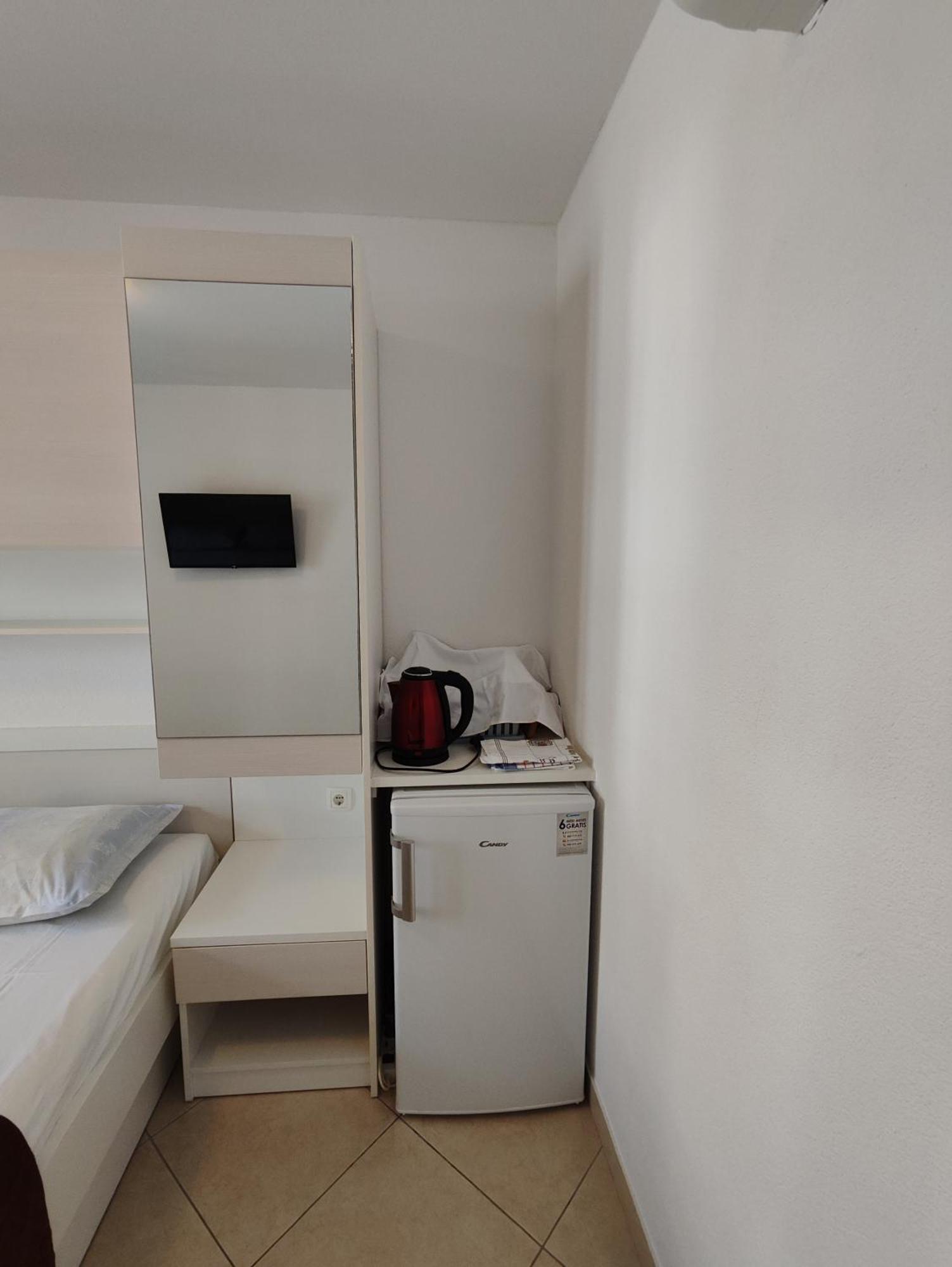 Apartments And Rooms Vuleta, Close To The Beach Makarska Kamer foto
